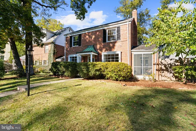 $1,295,000 | 5621 Huntington Parkway, Bethesda, MD 20814