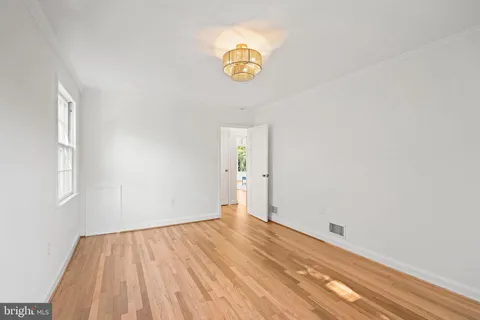 $1,295,000 | 5621 Huntington Parkway, Bethesda, MD 20814