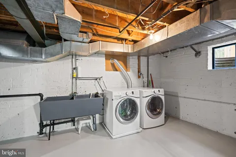 $1,295,000 | 5621 Huntington Parkway, Bethesda, MD 20814