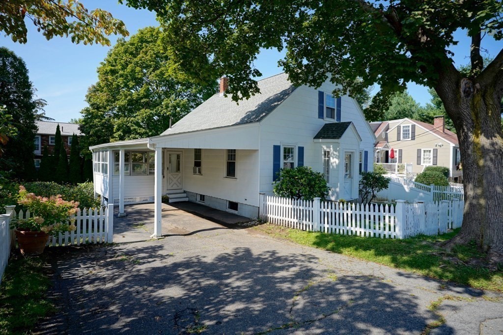 24 Peach Highlands Marblehead, MA 01945 - Photo 2 of 42 a front view of a house with garden