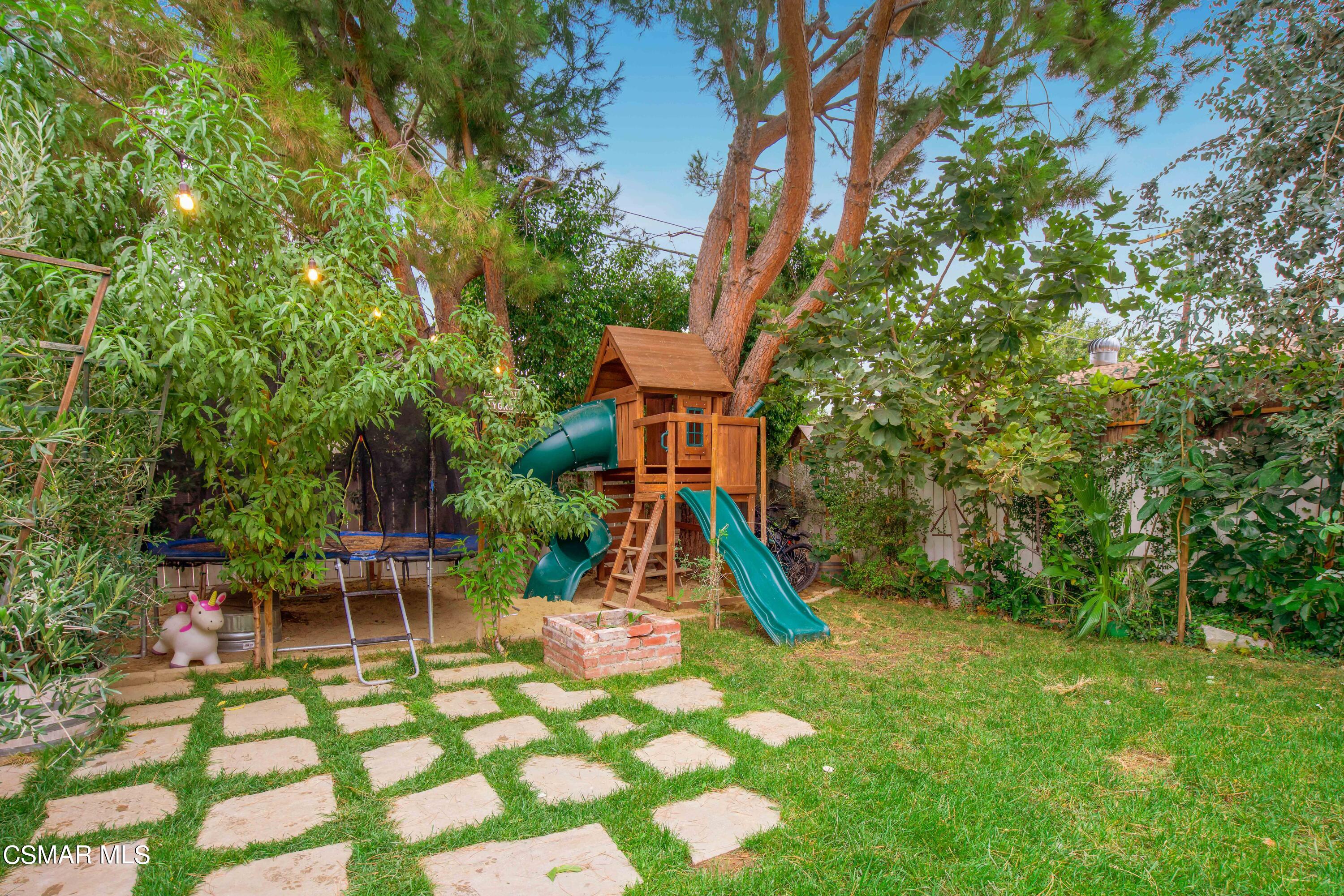 6552 Comanche Avenue Winnetka, CA 91306 - Photo 17 of 20 a view of backyard with a table and chairs