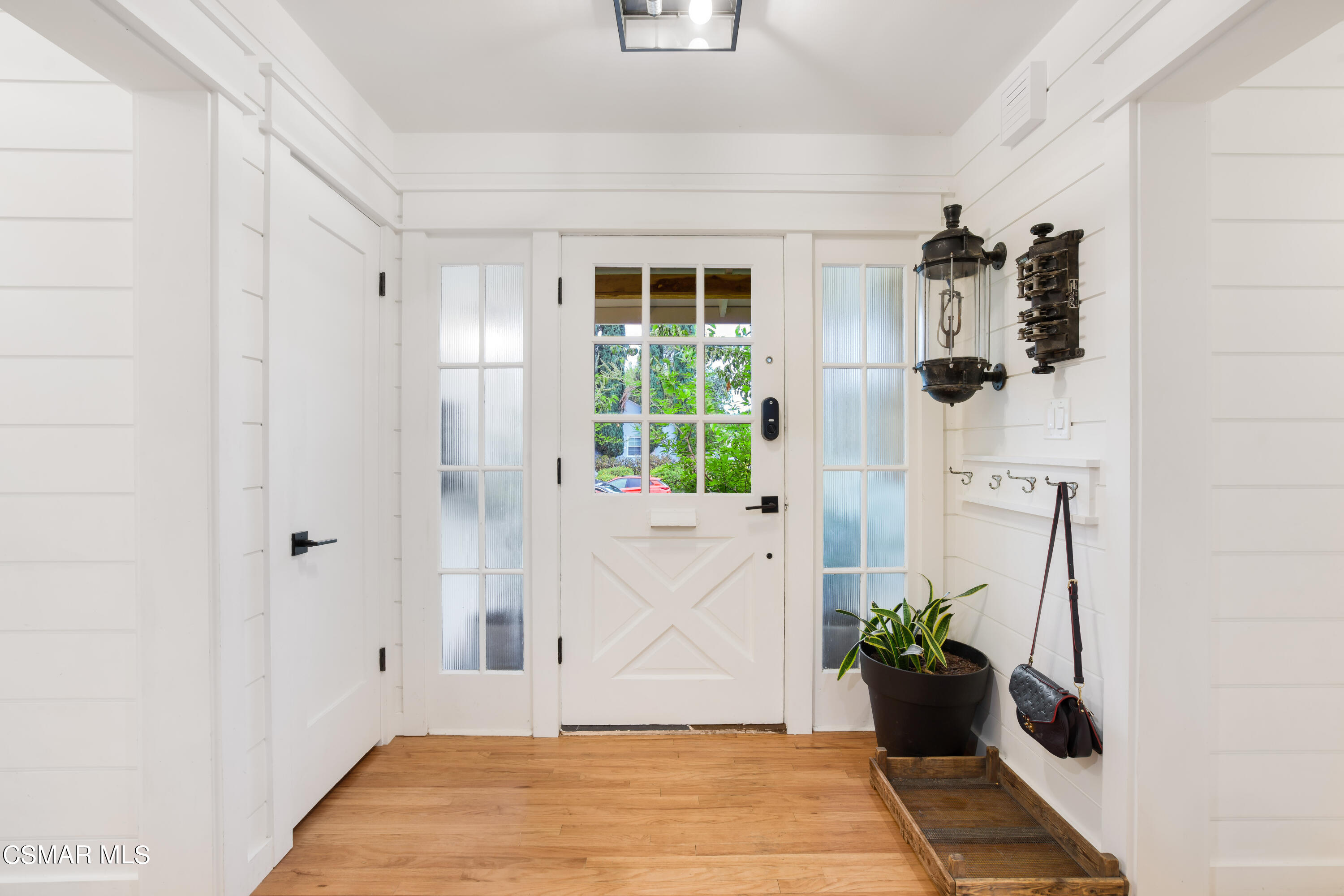 6552 Comanche Avenue Winnetka, CA 91306 - Photo 3 of 20 a view of entryway with wooden floor