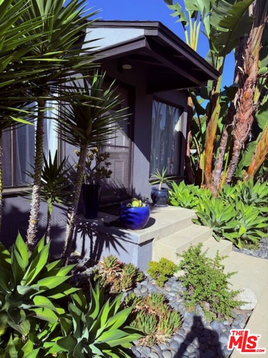 1927 Butler Avenue Los Angeles, CA 90025 - Photo 3 of 19 a view of a chair and table in the patio