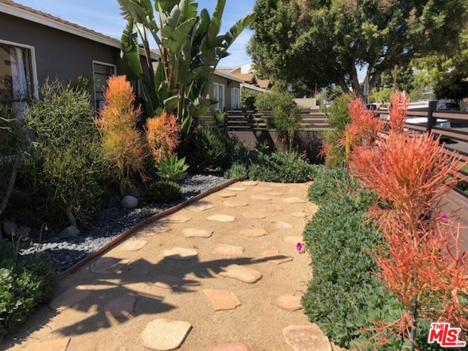 1927 Butler Avenue Los Angeles, CA 90025 - Photo 4 of 19 a backyard of a house with lots of green space