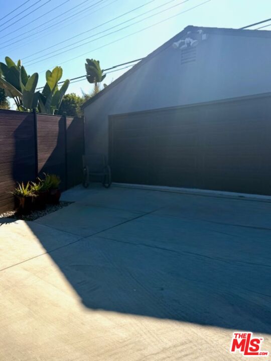 1927 Butler Avenue Los Angeles, CA 90025 - Photo 9 of 19 a view of entryway