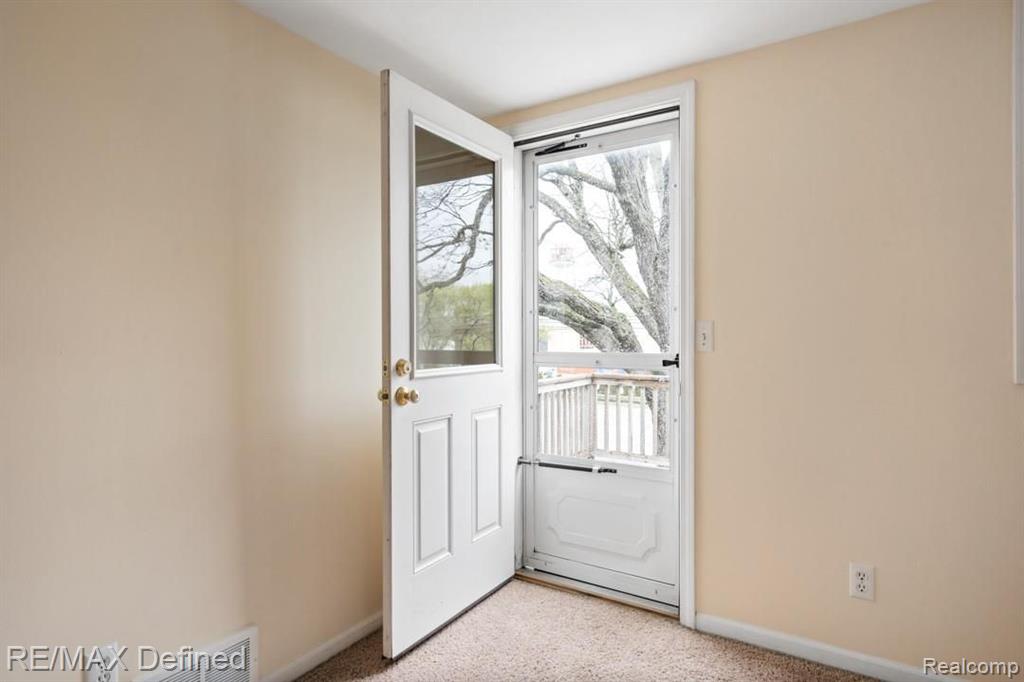 192 East Tienken Road Rochester Hills, MI 48307 - Photo 20 of 38