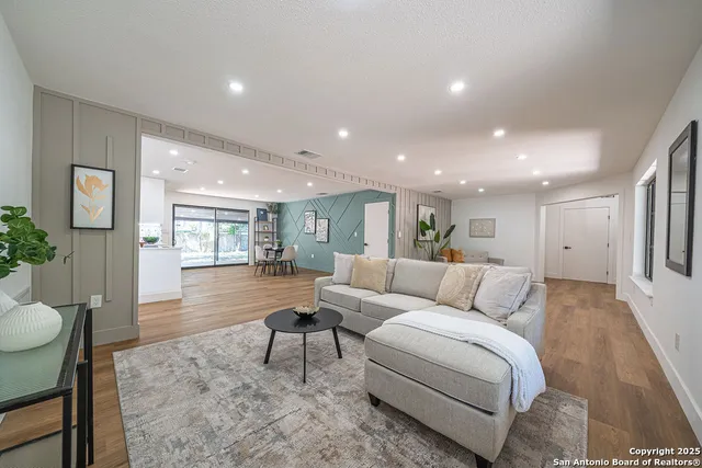 $579,999 | 315 Royal Oaks Drive, San Antonio, TX 78209