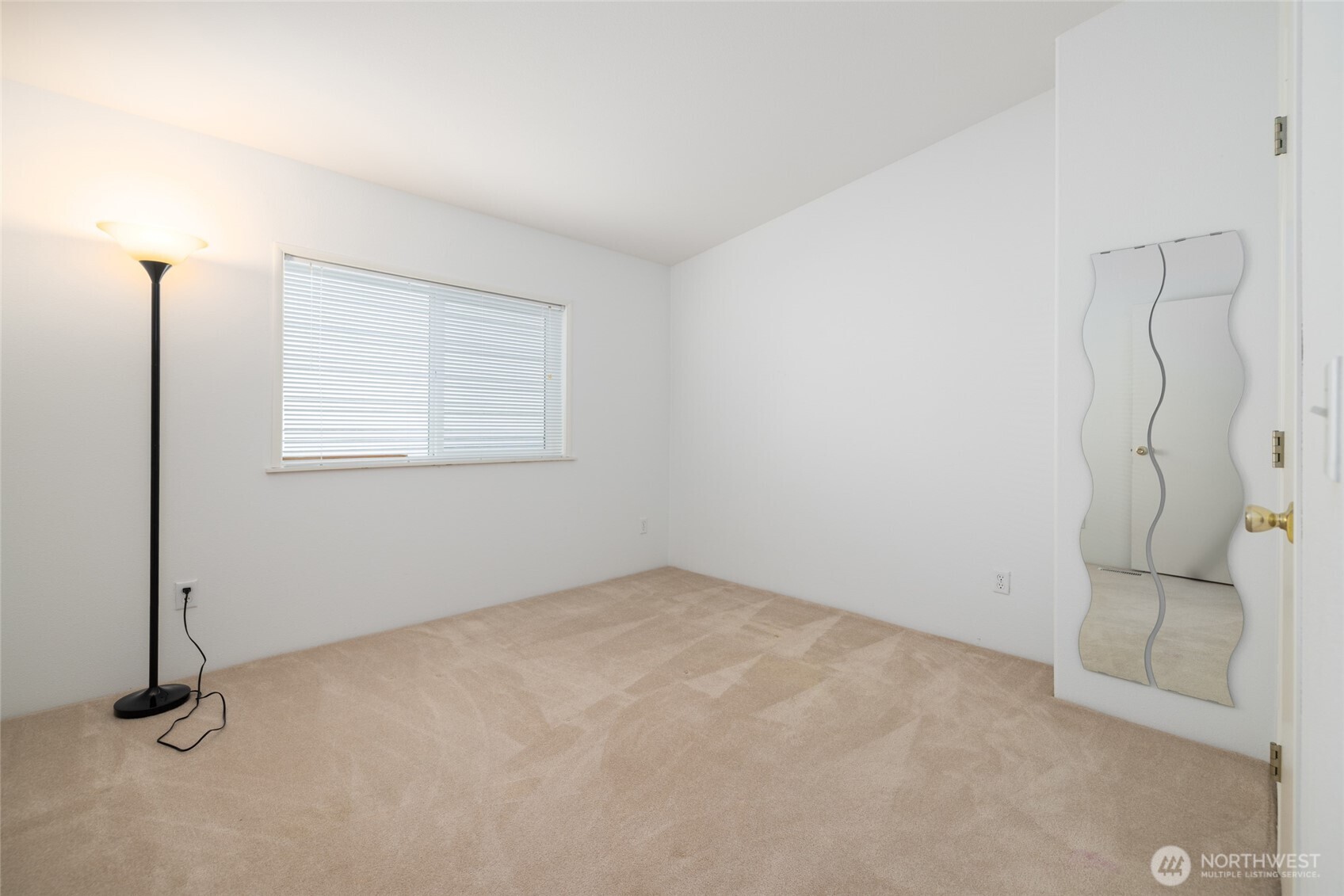 2610 East Section Street, Unit 112 Mount Vernon, WA 98274 - Photo 19 of 34 an empty room with a window