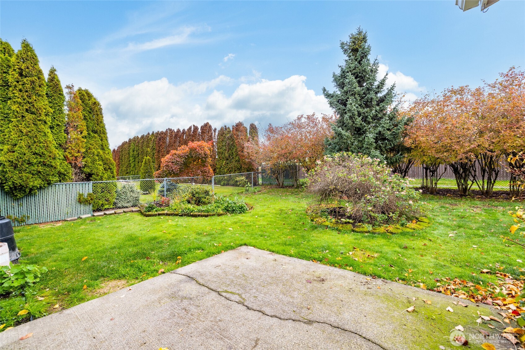 2610 East Section Street, Unit 112 Mount Vernon, WA 98274 - Photo 29 of 34 a view of a park with large trees