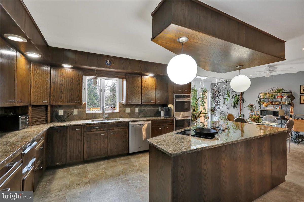 120 Deysher Road Fleetwood, PA 19522 - Photo 15 of 50 a kitchen with lots of counter top space