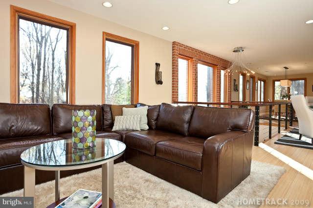 2011 Skyline Road Baltimore, MD 21204 - Photo 14 of 29 Living Room