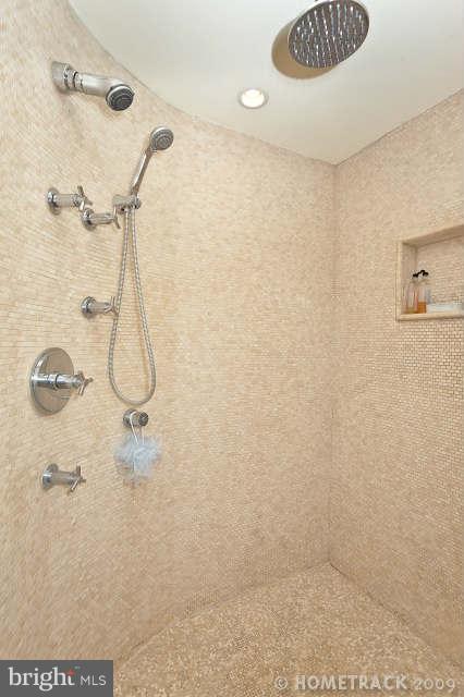 2011 Skyline Road Baltimore, MD 21204 - Photo 25 of 29 Bath (Master)