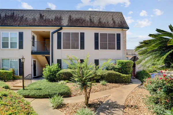 $2,000 | 1807 Stoney Brook Drive, Unit 67, Houston, TX 77063