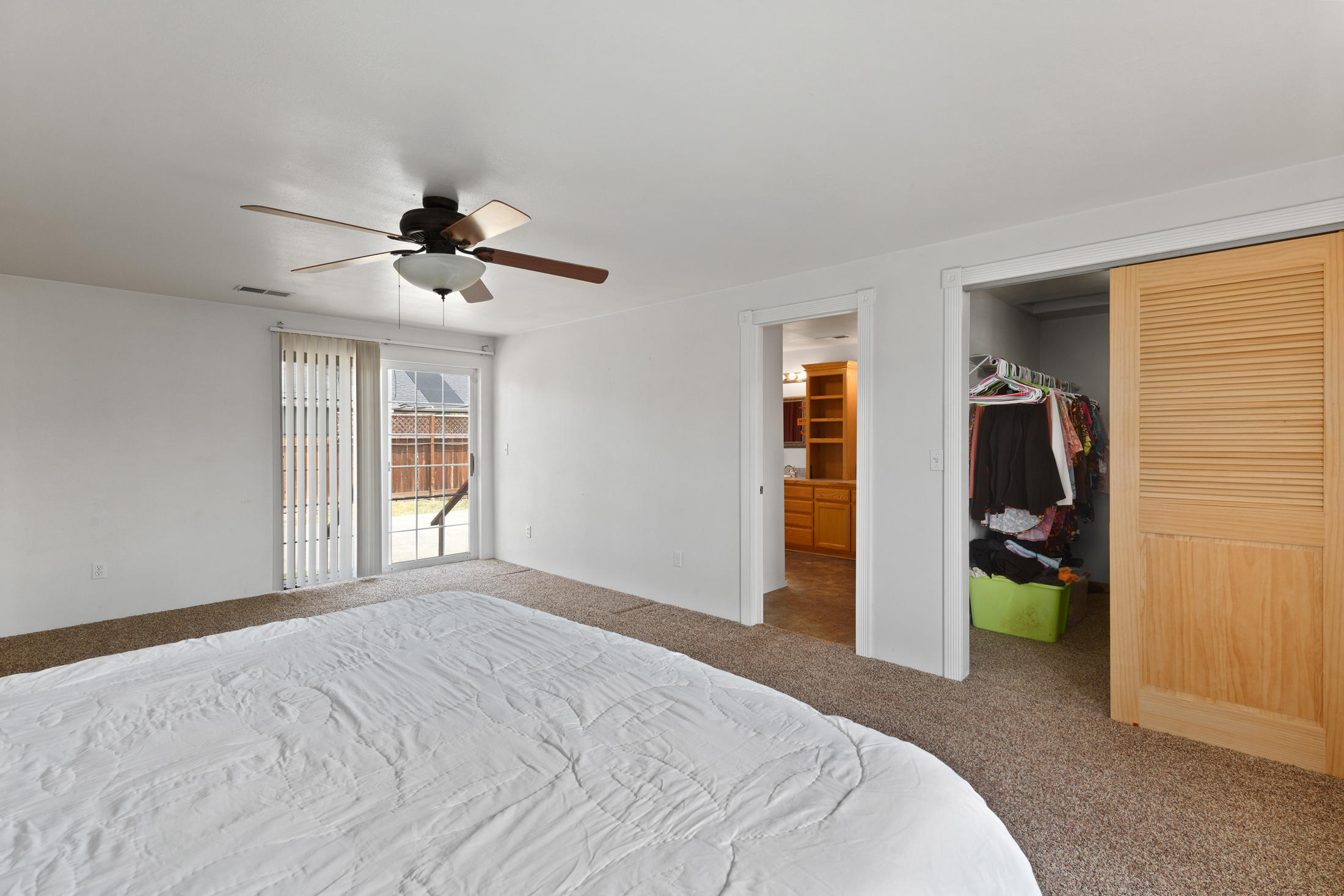 2488 Leonard Road Grants Pass, OR 97527 - Photo 21 of 37 Large Master Suite