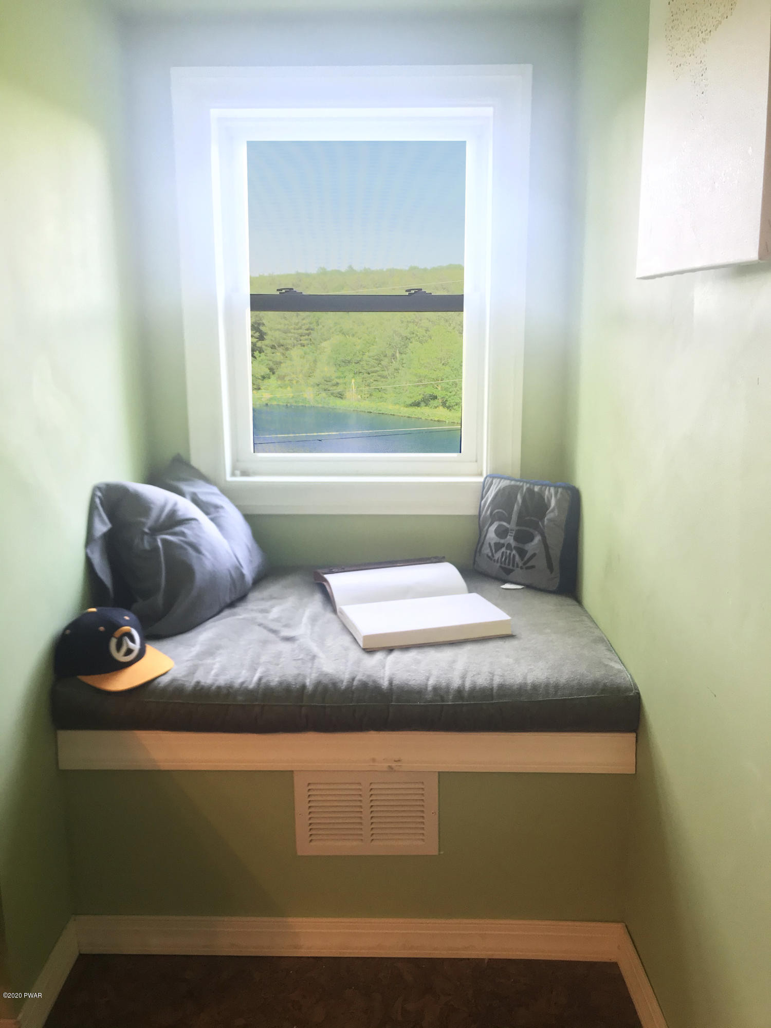 127 Nitche Road Shohola, PA 18458 - Photo 28 of 42 reading nook