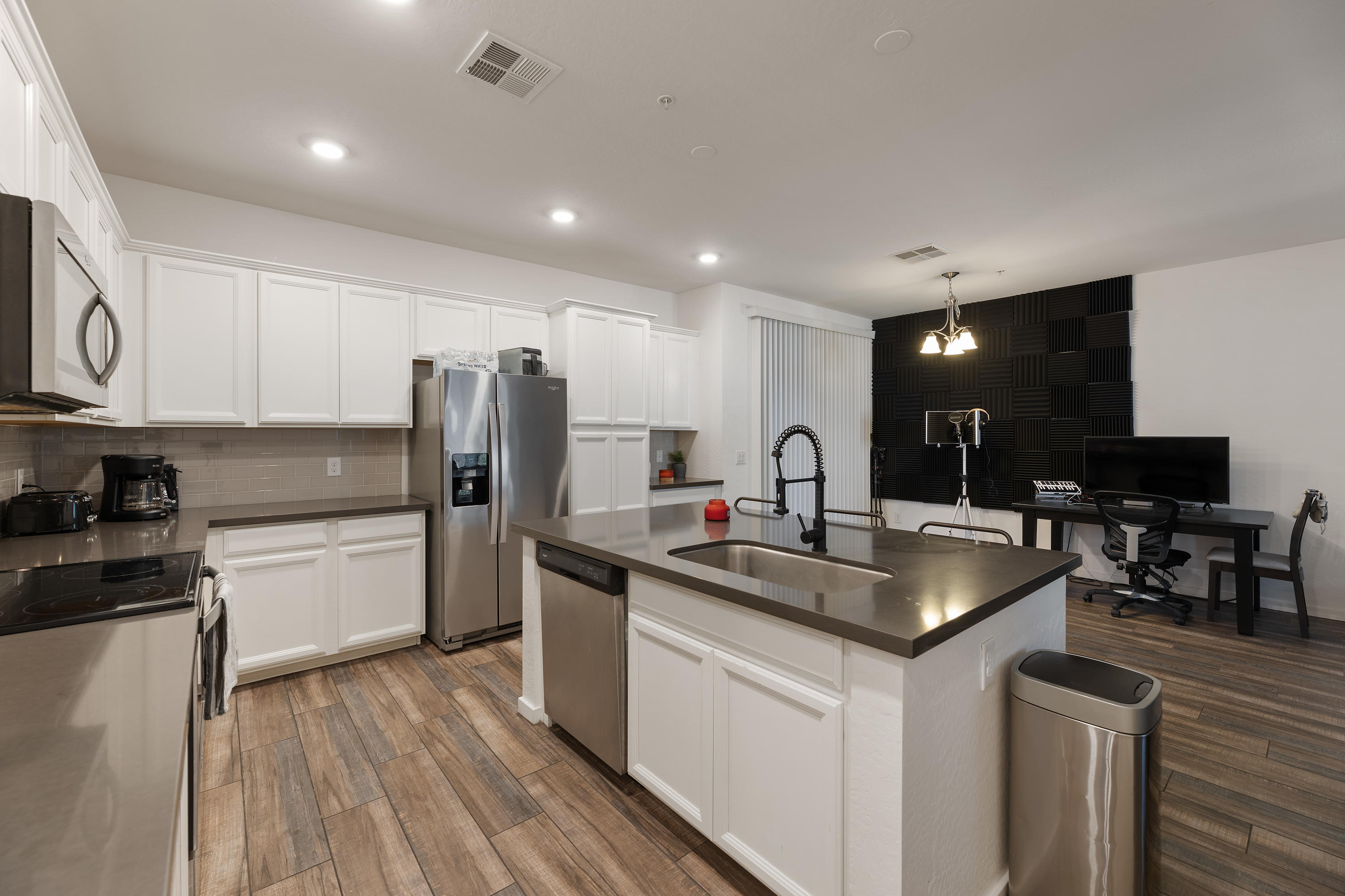 3900 East Baseline Road, Unit 111 Phoenix, AZ 85042 - Photo 13 of 31 Kitchen