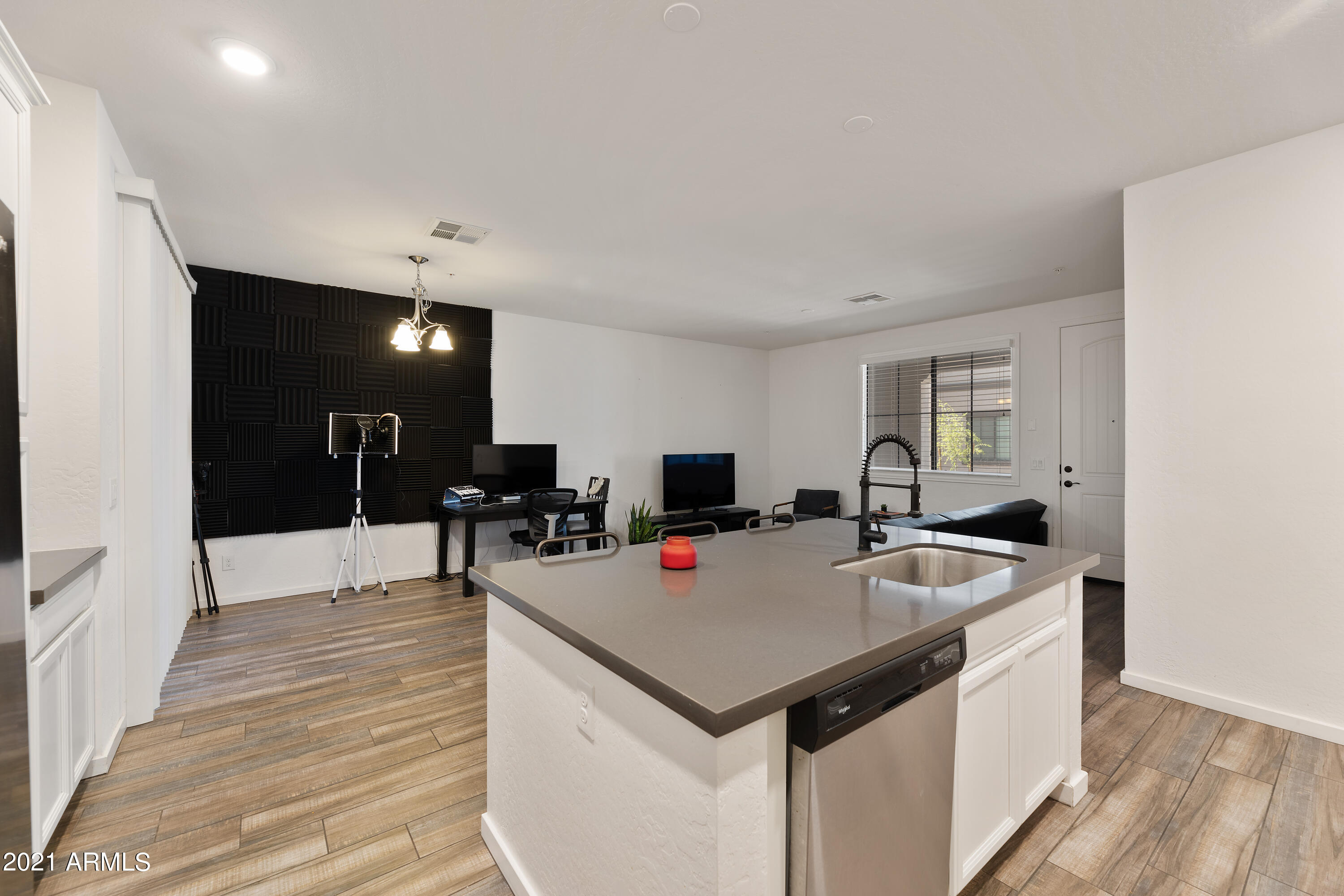 3900 East Baseline Road, Unit 111 Phoenix, AZ 85042 - Photo 14 of 31 Kitchen