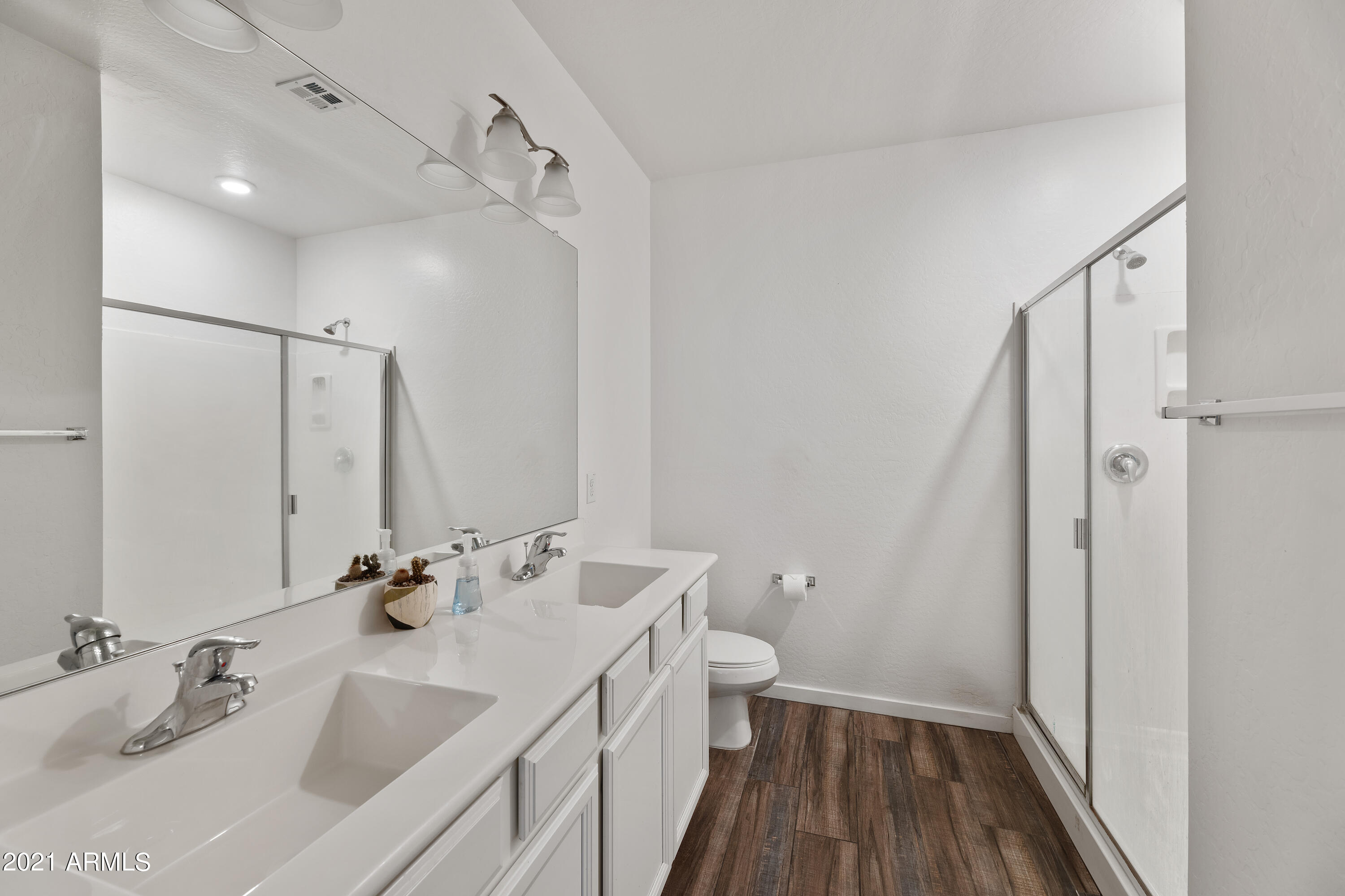 3900 East Baseline Road, Unit 111 Phoenix, AZ 85042 - Photo 16 of 31 Master bathroom