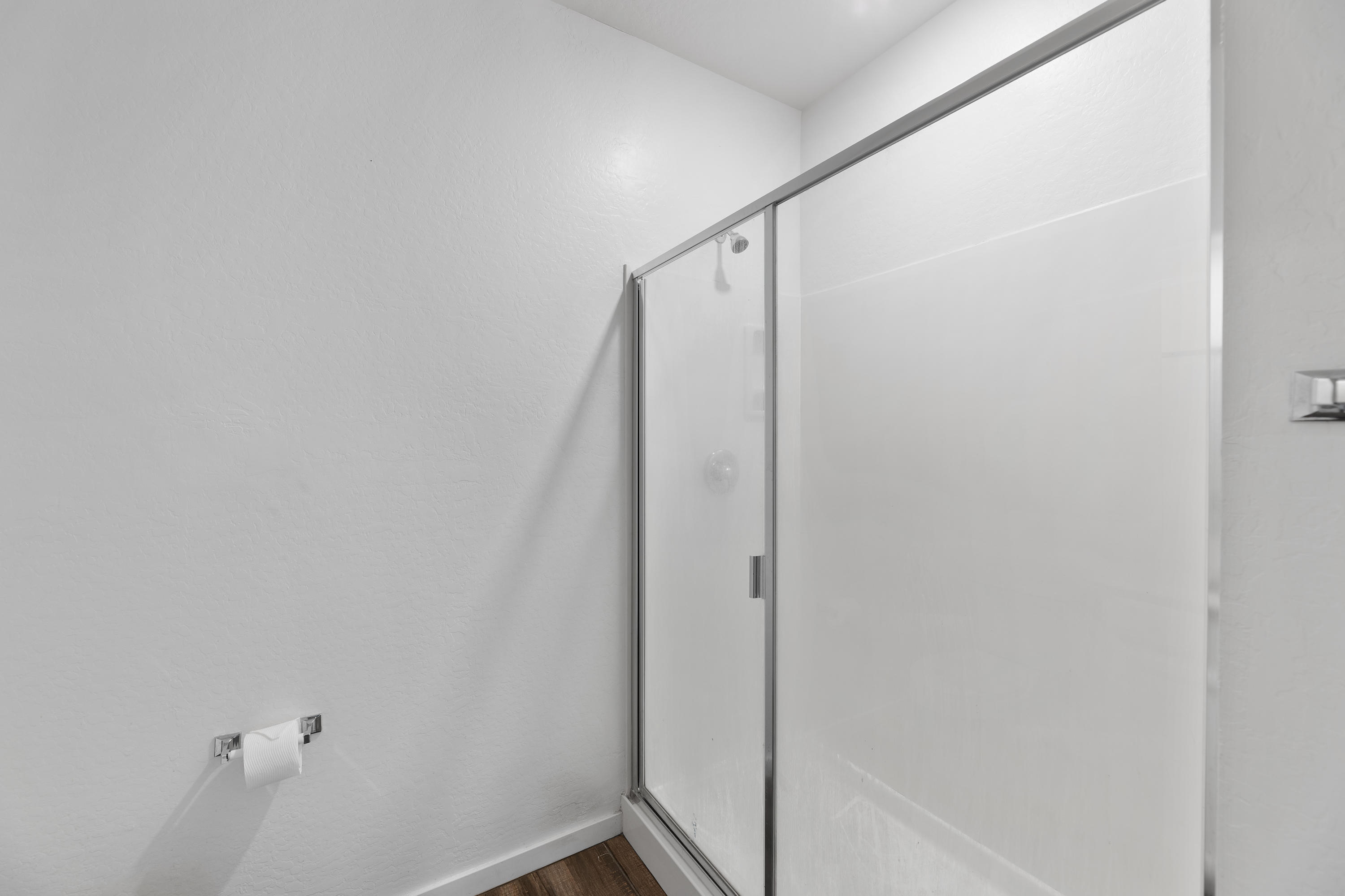 3900 East Baseline Road, Unit 111 Phoenix, AZ 85042 - Photo 17 of 31 Master bathroom