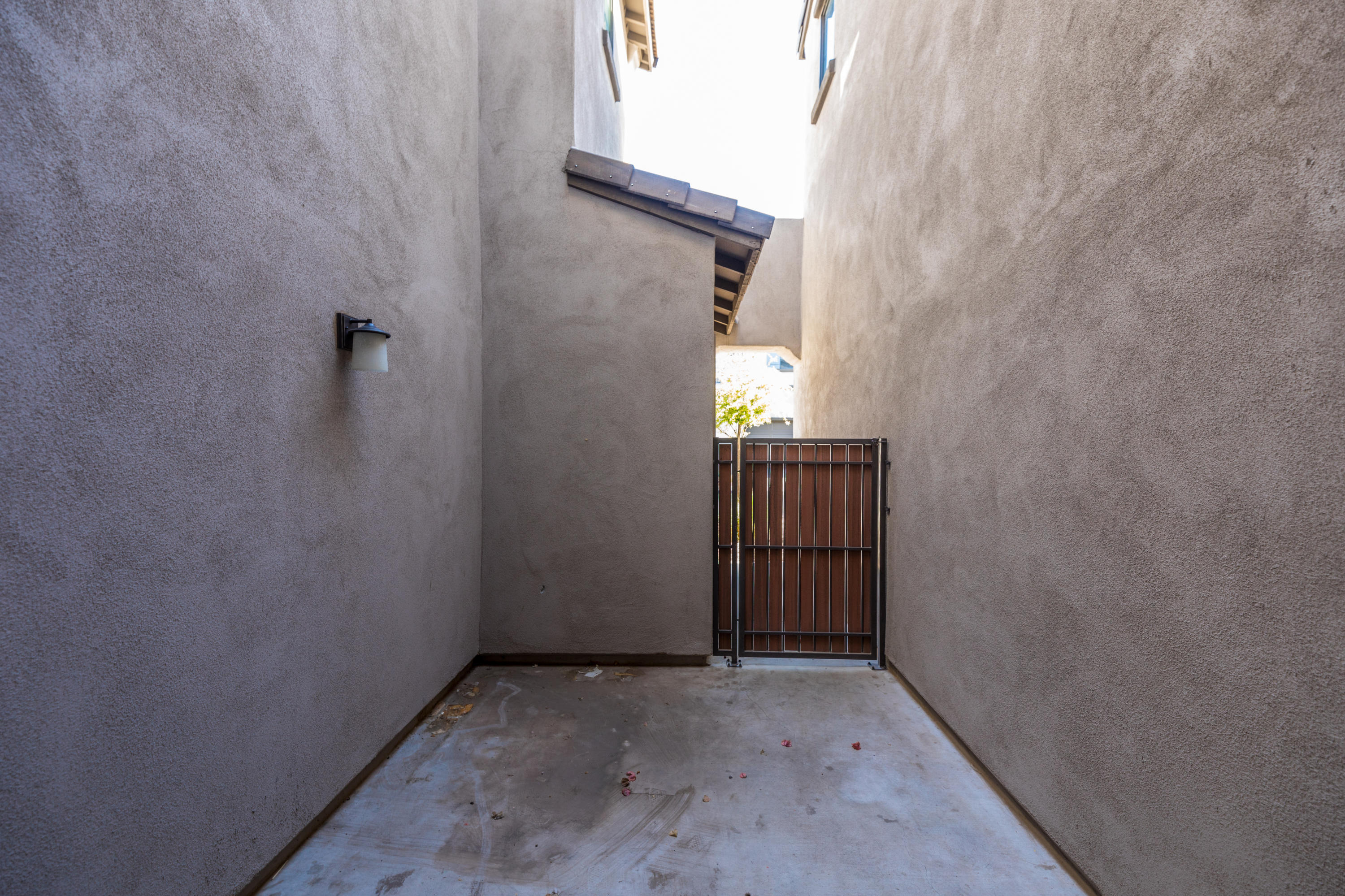 3900 East Baseline Road, Unit 111 Phoenix, AZ 85042 - Photo 21 of 31 Walkway