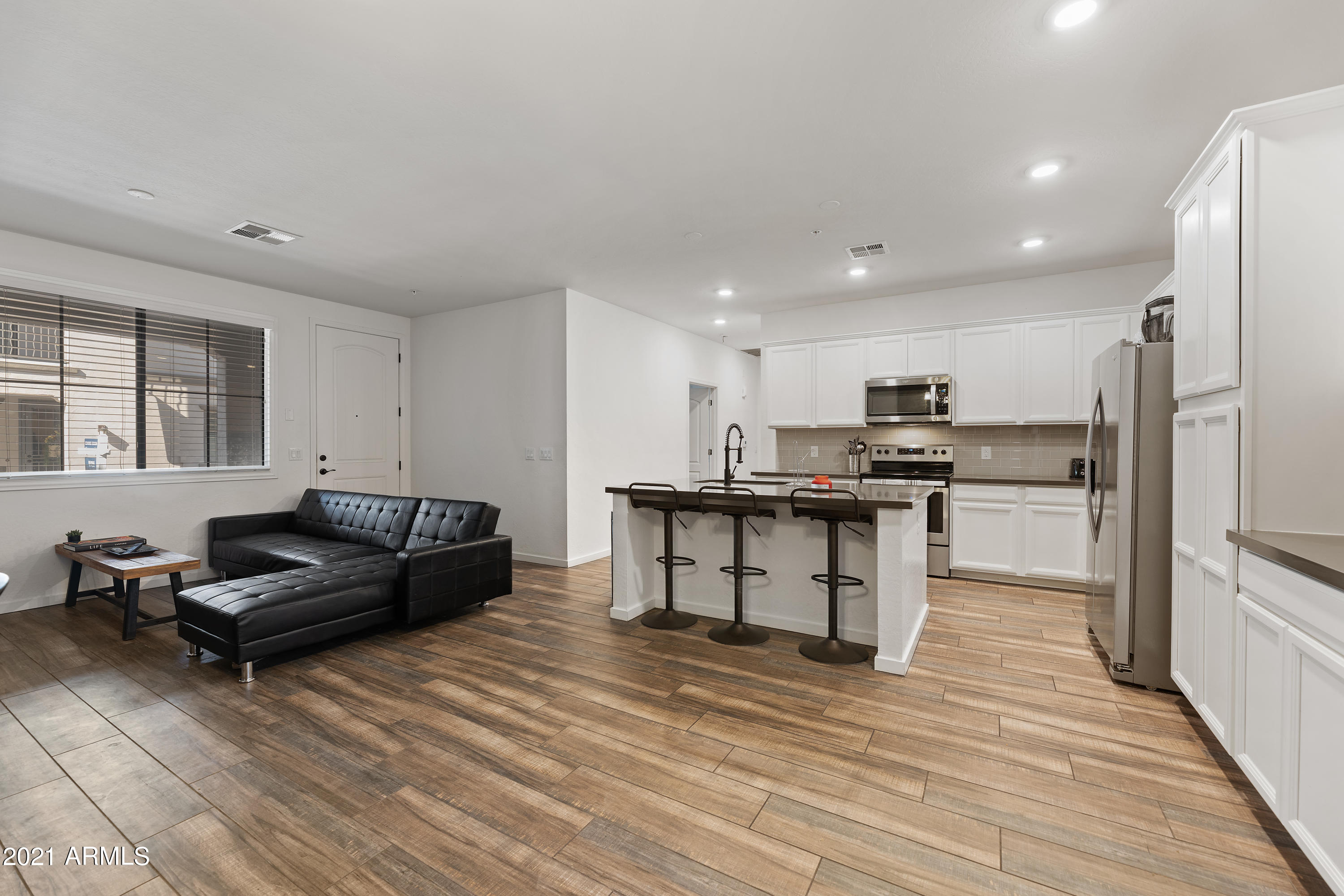 3900 East Baseline Road, Unit 111 Phoenix, AZ 85042 - Photo 6 of 31 Great room