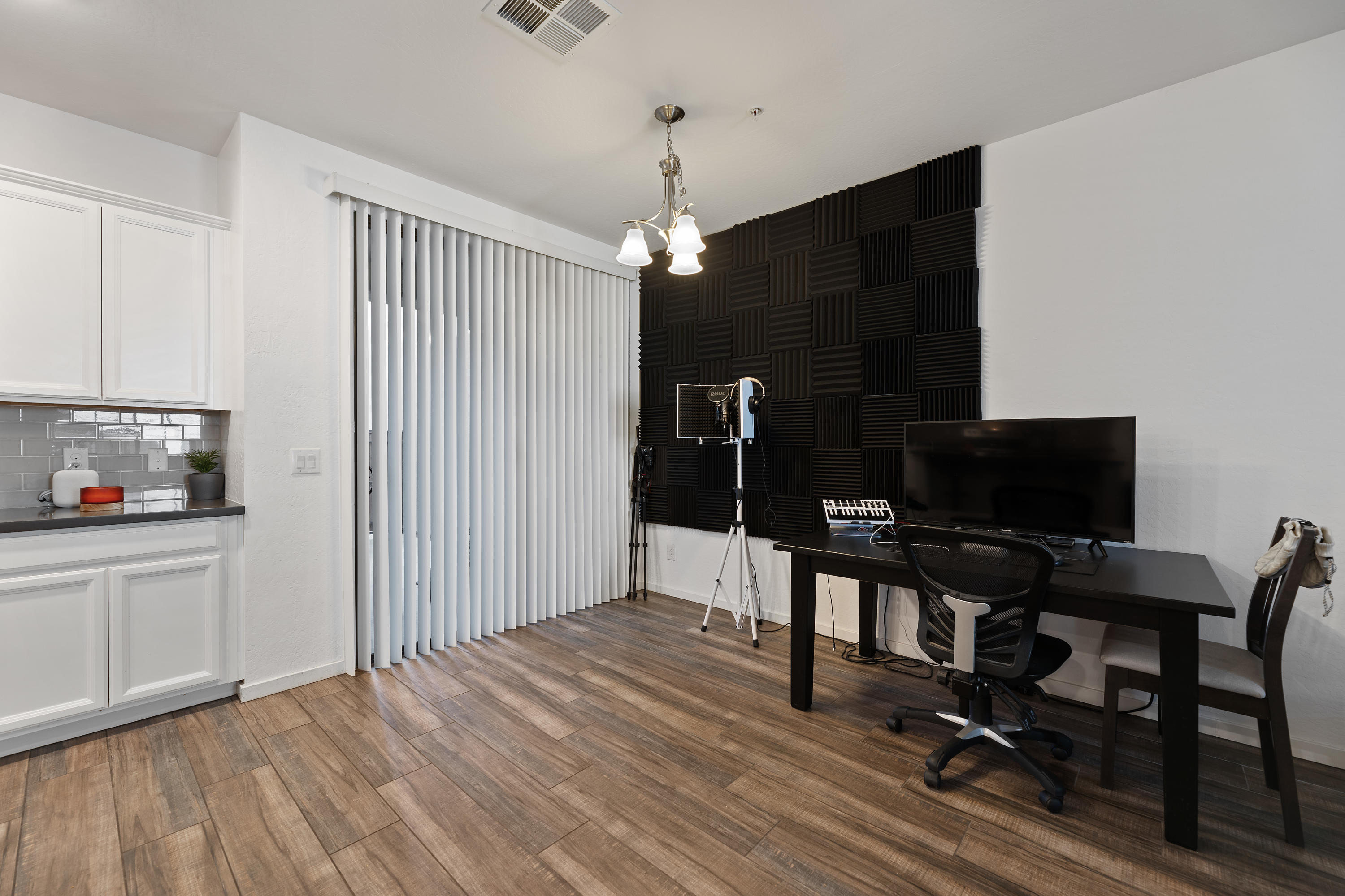 3900 East Baseline Road, Unit 111 Phoenix, AZ 85042 - Photo 10 of 31 Dining roon.