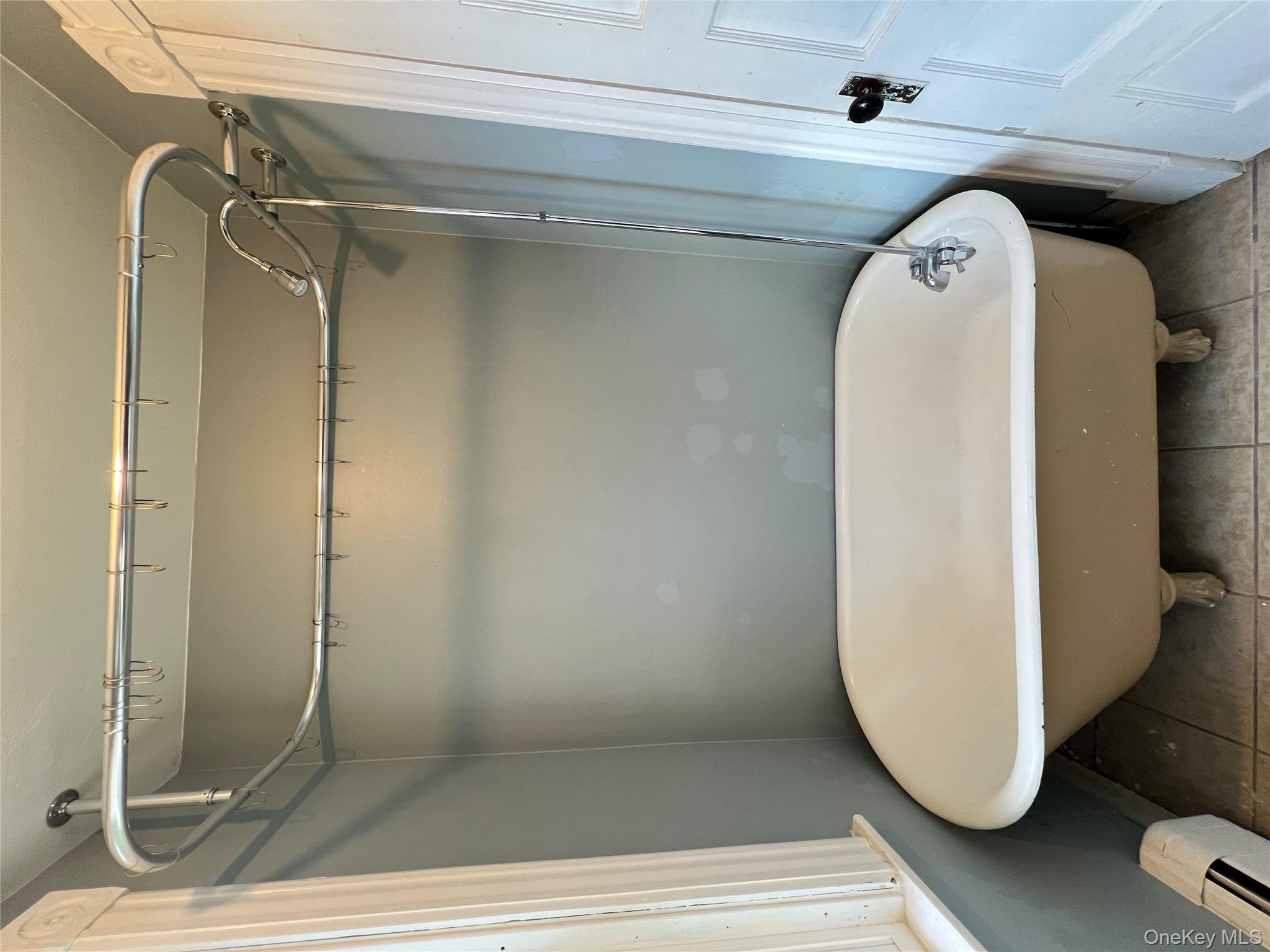 18 Franklin Street, Unit 2 Poughkeepsie, NY 12601 - Photo 13 of 14 Full bathroom