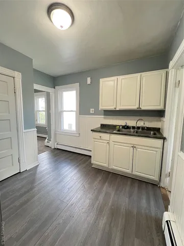 $1,800 | 18 Franklin Street, Unit 2, Poughkeepsie, NY 12601