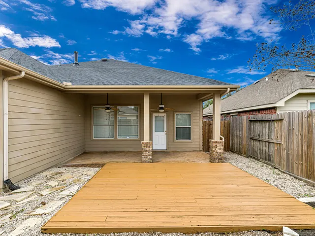 $345,000 | 16122 Saxon Hollow Lane, Houston, TX 77084