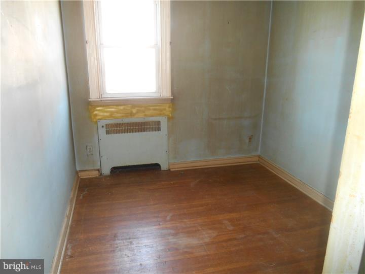 224 Hampden Road Upper Darby, PA 19082 - Photo 7 of 8
