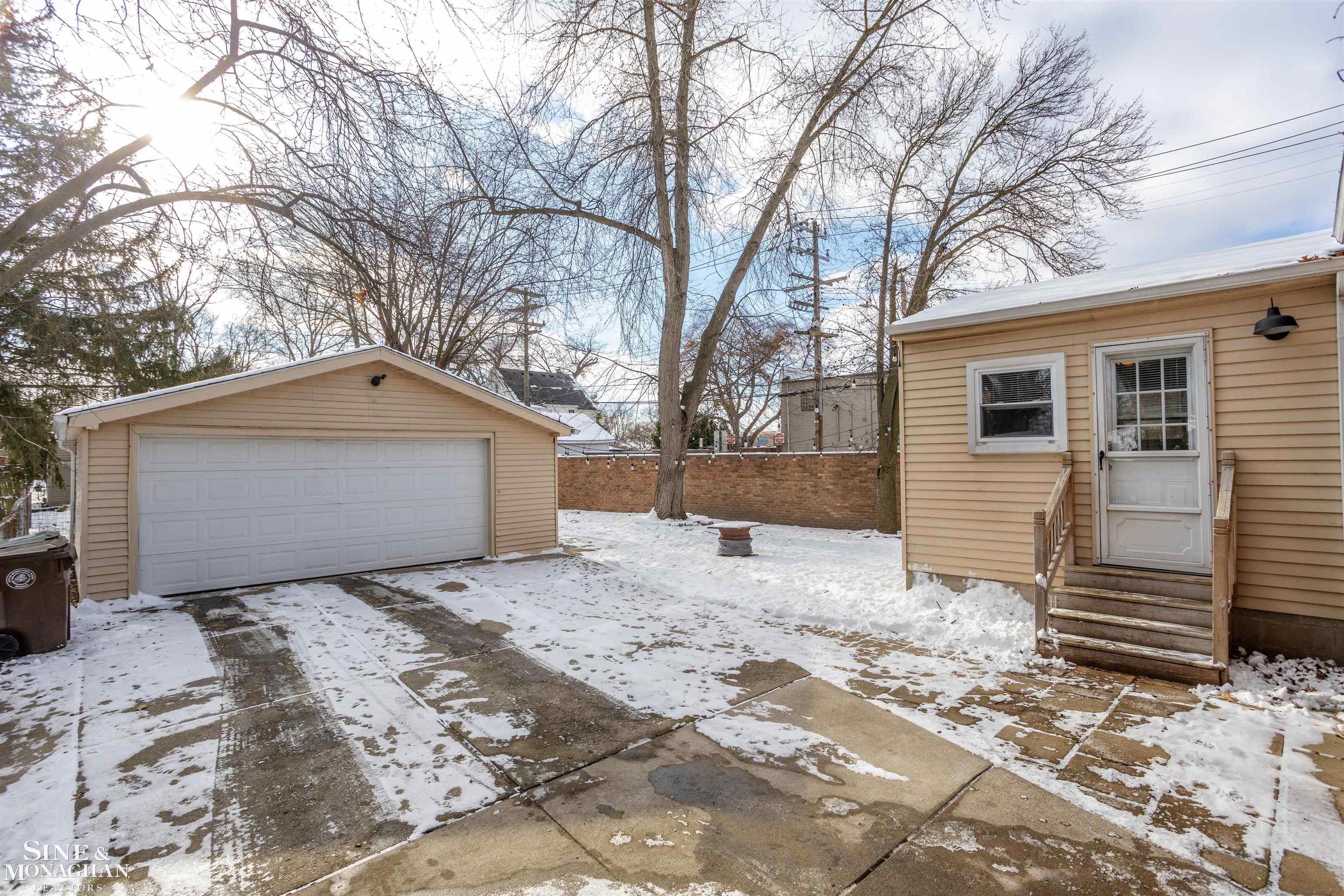 1849 Hampton Road Grosse Pointe Woods, MI 48236 - Photo 33 of 42