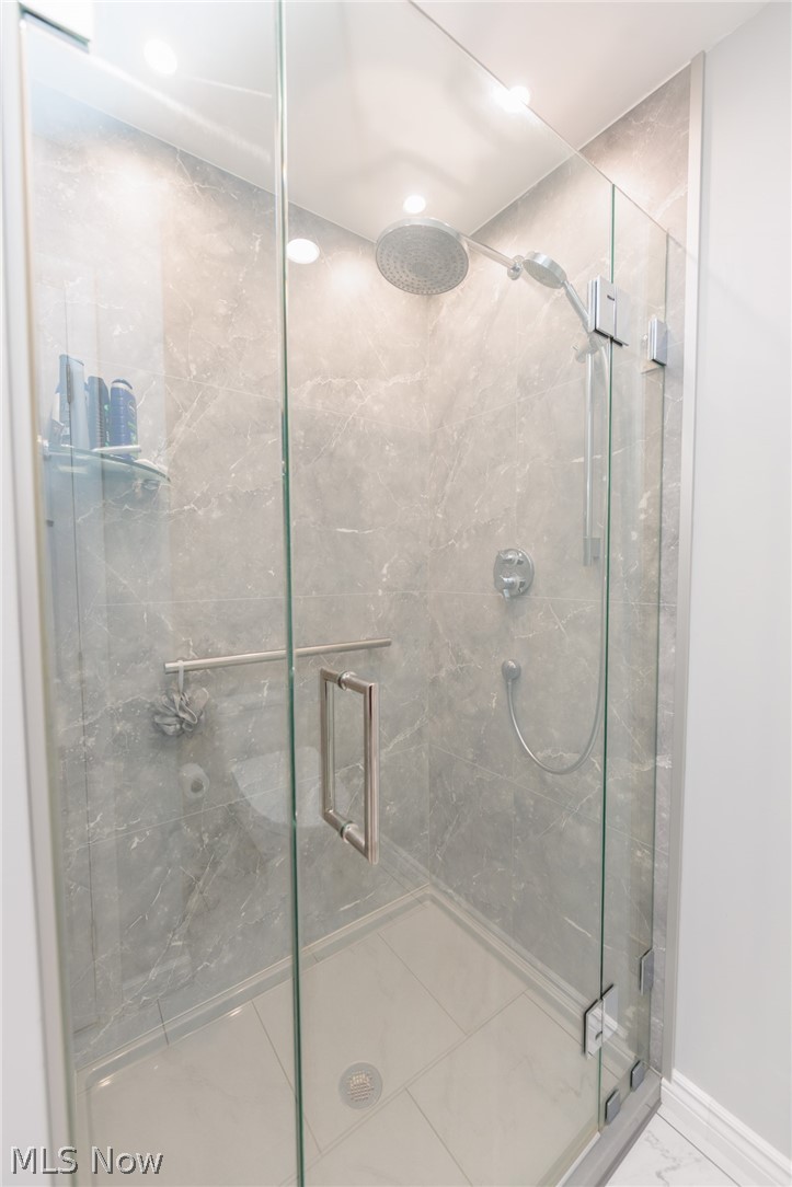 4511 Ranchwood Road Akron, OH 44333 - Photo 18 of 38 Owners shower