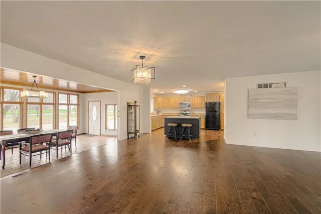 $425,000 | 11850 West 239th Street, Bucyrus, KS 66013