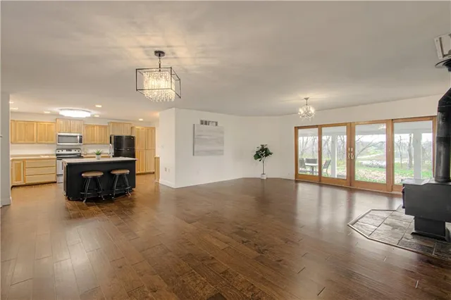 $425,000 | 11850 West 239th Street, Bucyrus, KS 66013