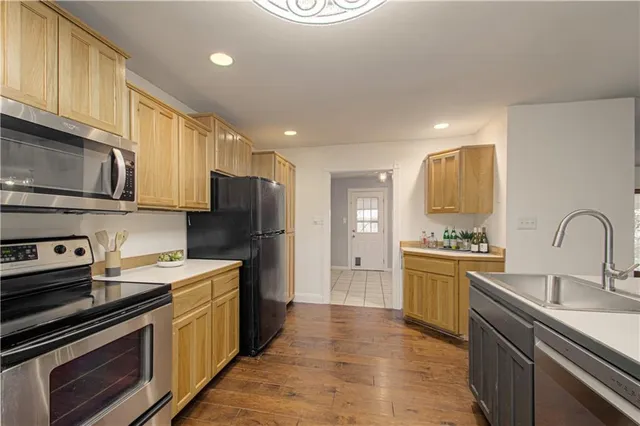 $425,000 | 11850 West 239th Street, Bucyrus, KS 66013