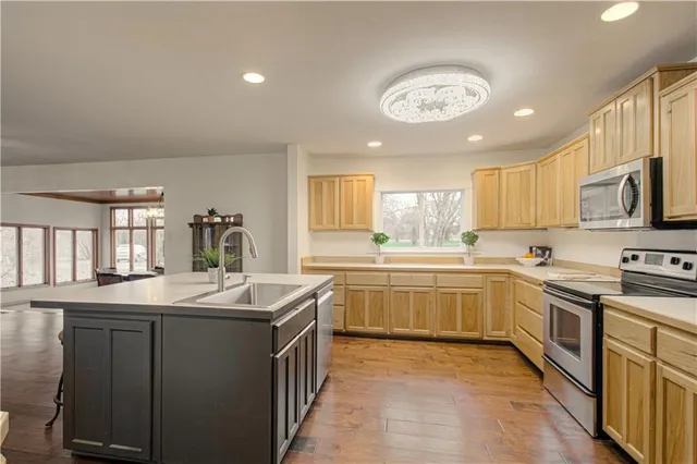 $425,000 | 11850 West 239th Street, Bucyrus, KS 66013