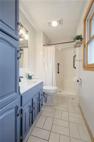 $425,000 | 11850 West 239th Street, Bucyrus, KS 66013