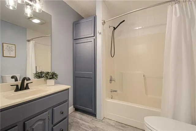 $425,000 | 11850 West 239th Street, Bucyrus, KS 66013