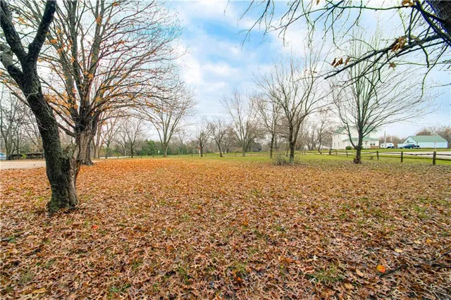 $425,000 | 11850 West 239th Street, Bucyrus, KS 66013