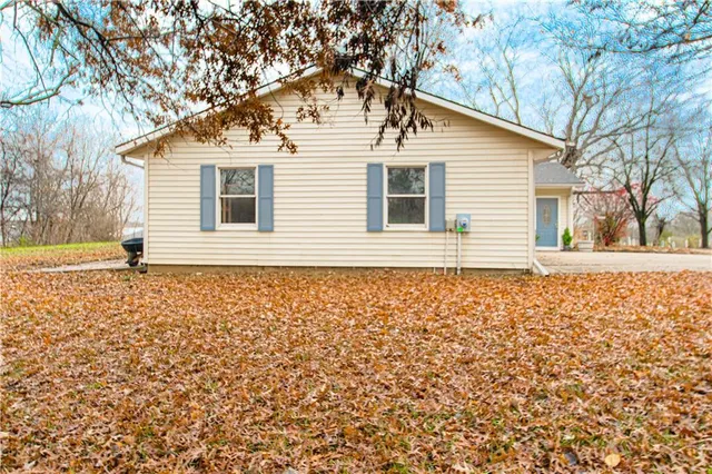 $425,000 | 11850 West 239th Street, Bucyrus, KS 66013