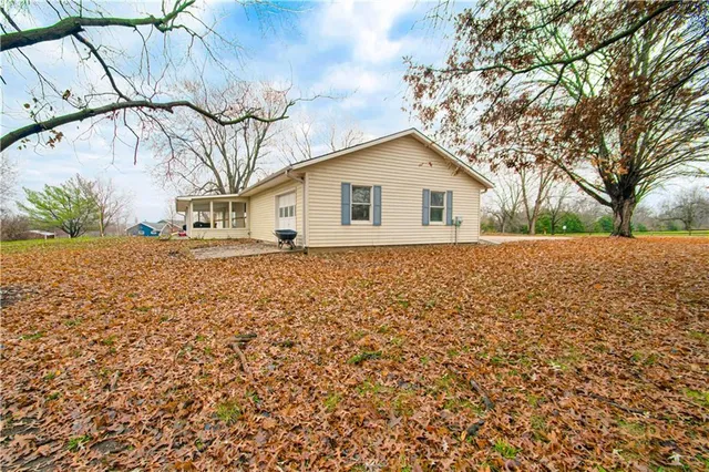 $425,000 | 11850 West 239th Street, Bucyrus, KS 66013