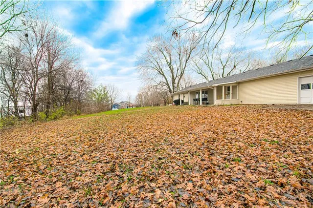 $425,000 | 11850 West 239th Street, Bucyrus, KS 66013