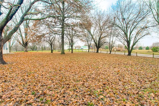 $425,000 | 11850 West 239th Street, Bucyrus, KS 66013