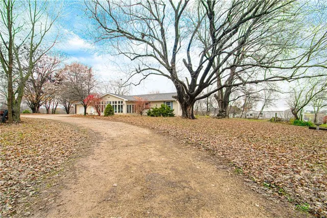 $425,000 | 11850 West 239th Street, Bucyrus, KS 66013