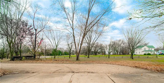 $425,000 | 11850 West 239th Street, Bucyrus, KS 66013