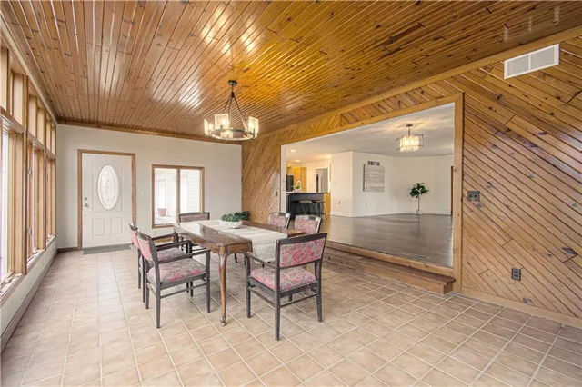 $425,000 | 11850 West 239th Street, Bucyrus, KS 66013