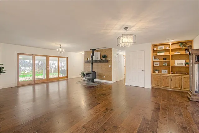 $425,000 | 11850 West 239th Street, Bucyrus, KS 66013