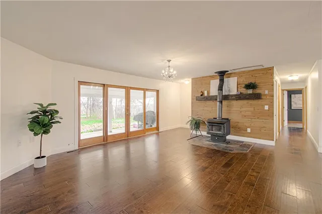 $425,000 | 11850 West 239th Street, Bucyrus, KS 66013