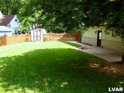 3746 Oakland Road Bethlehem, PA 18020 - Photo 3 of 11 Picture yourself entertaining on this expanse of lawn.