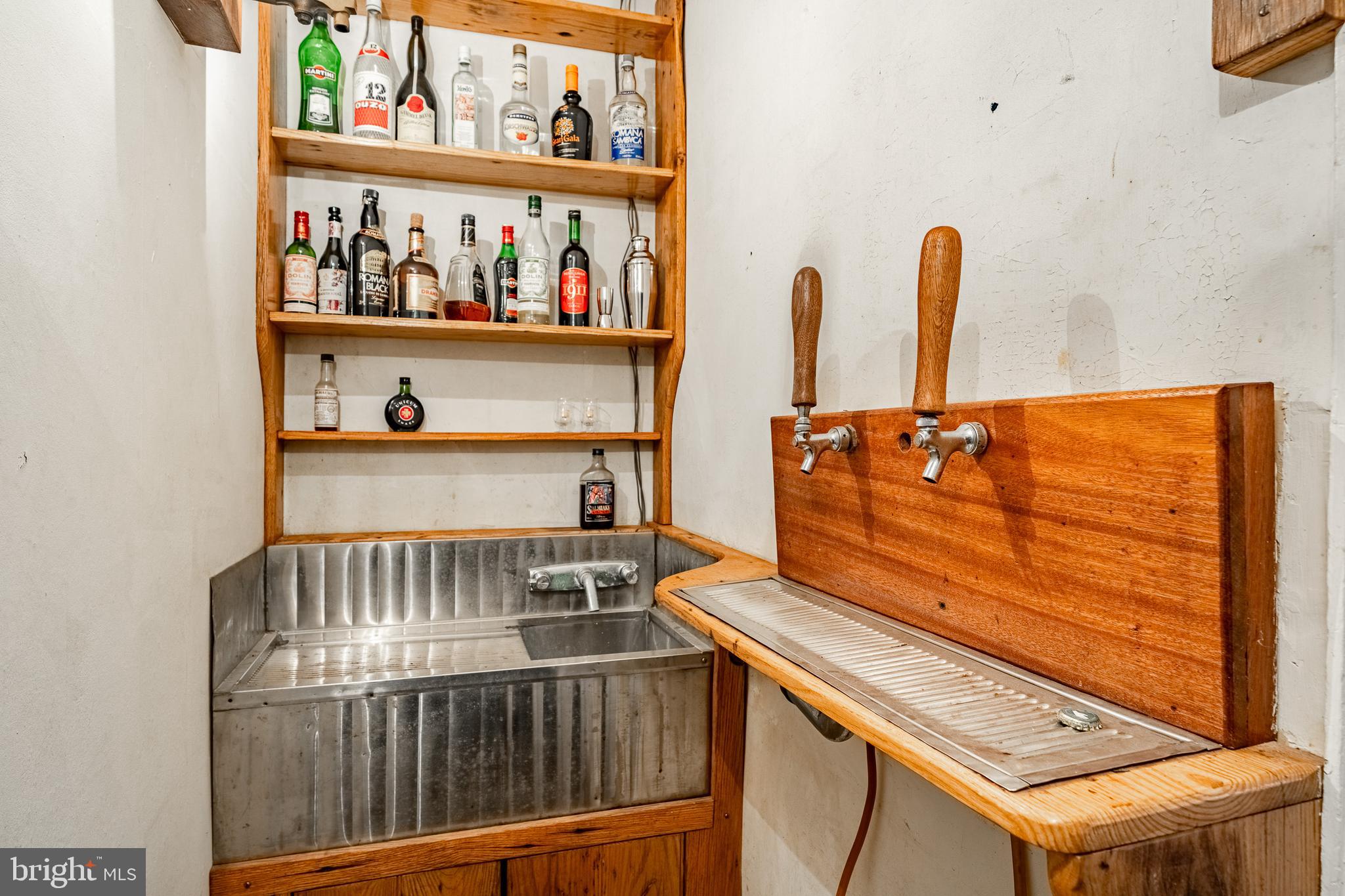 329 Ivy Mills Road Glen Mills, PA 19342 - Photo 15 of 75 Dining Room Bar